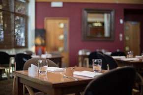 Commodore Airport Hotel