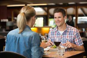 Commodore Airport Hotel