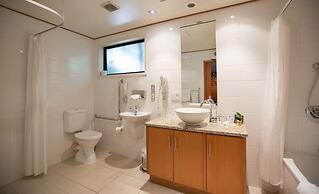 Commodore Airport Hotel