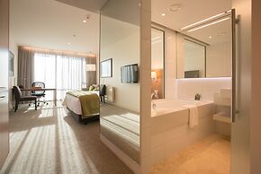 Commodore Airport Hotel