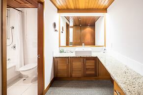 Commodore Airport Hotel