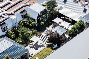 Commodore Airport Hotel