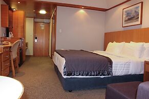 Commodore Airport Hotel