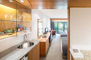 Commodore Airport Hotel