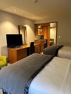 Commodore Airport Hotel