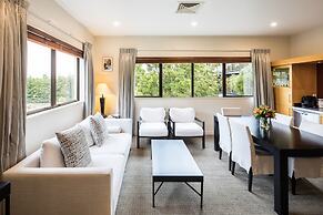 Commodore Airport Hotel