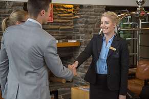 Commodore Airport Hotel