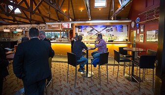 Commodore Airport Hotel