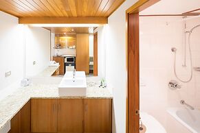 Commodore Airport Hotel