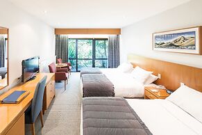 Commodore Airport Hotel