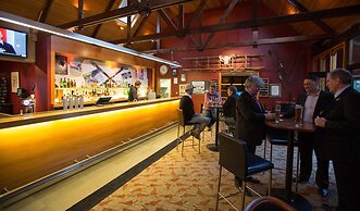 Commodore Airport Hotel