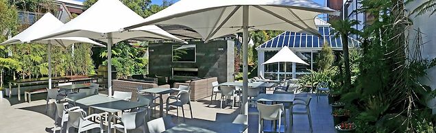 Commodore Airport Hotel