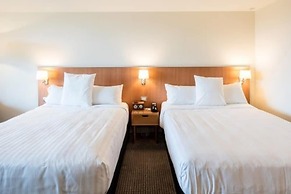 Commodore Airport Hotel