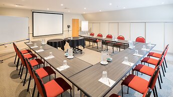 Commodore Airport Hotel