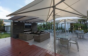 Commodore Airport Hotel