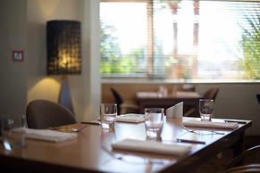 Commodore Airport Hotel