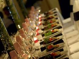 Commodore Airport Hotel