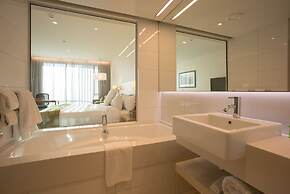 Commodore Airport Hotel