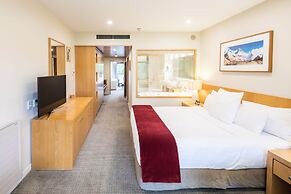 Commodore Airport Hotel