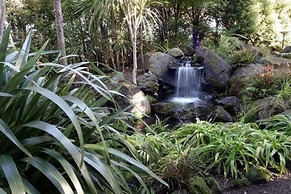 Commodore Airport Hotel