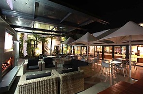 Commodore Airport Hotel