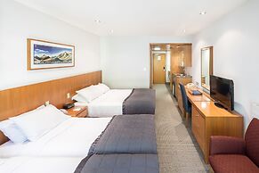 Commodore Airport Hotel