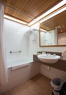 Commodore Airport Hotel