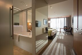 Commodore Airport Hotel