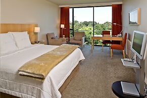 Commodore Airport Hotel