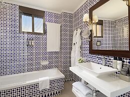 H10 Corregidor Boutique Hotel