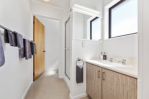 Knightsbridge Court Motor Lodge