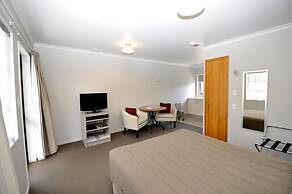 Knightsbridge Court Motor Lodge