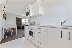 Knightsbridge Court Motor Lodge