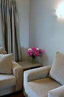 Knightsbridge Court Motor Lodge