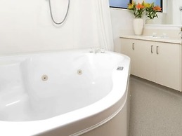 Knightsbridge Court Motor Lodge