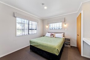 Knightsbridge Court Motor Lodge