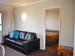 Knightsbridge Court Motor Lodge