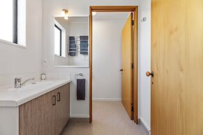 Knightsbridge Court Motor Lodge