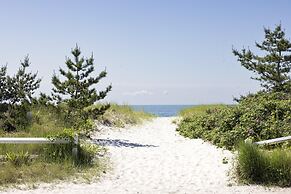 Red Jacket Beach Resort
