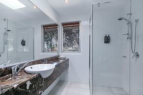 Comfort Inn & Suites Northgate Airport