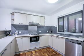 Comfort Inn & Suites Northgate Airport