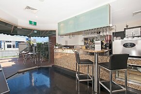 Comfort Inn & Suites Northgate Airport