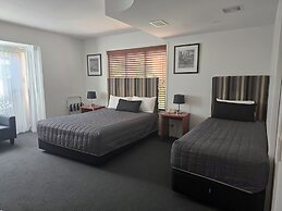 Comfort Inn & Suites Northgate Airport