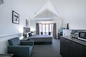 Comfort Inn & Suites Northgate Airport