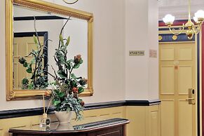 Royal Albert Hotel