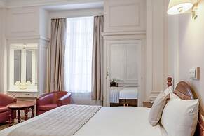 Britannia Adelphi Hotel