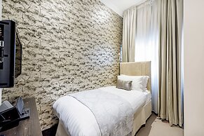 130 Queen's Gate Apartments