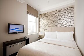 130 Queen's Gate Apartments