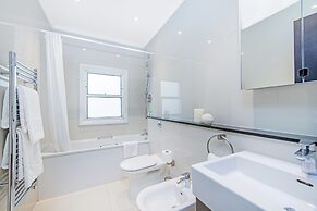 130 Queen's Gate Apartments