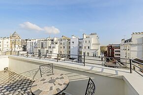 130 Queen's Gate Apartments